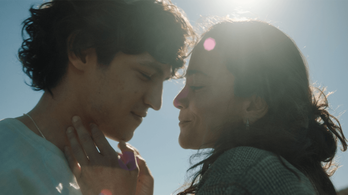“Eduardo e Mônica”: Filme inspirado nos personagens de Renato Russo estreia nesta quinta-feira