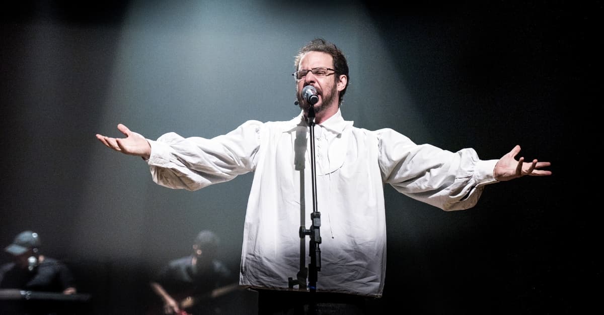 CRÍTICA | Homenagem a Renato Russo empolga público do Imperator