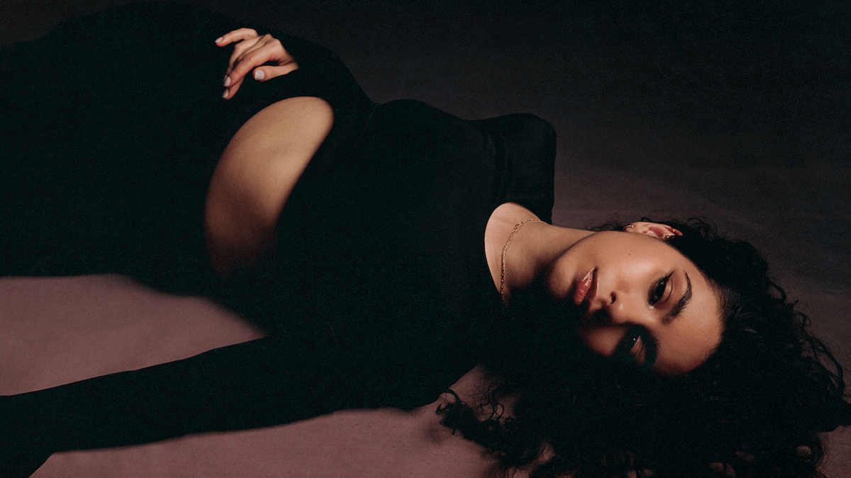 Sem “não” como resposta: Recusada pelo Tiny Desk, Alessia Cara cria o próprio projeto musical