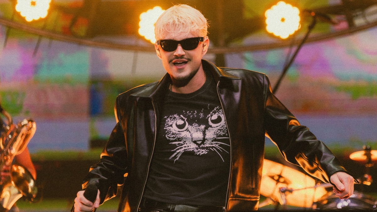 Jão entrega espetáculo grandioso feito pros fãs no Lollapalooza Brasil e termina em chamas no palco