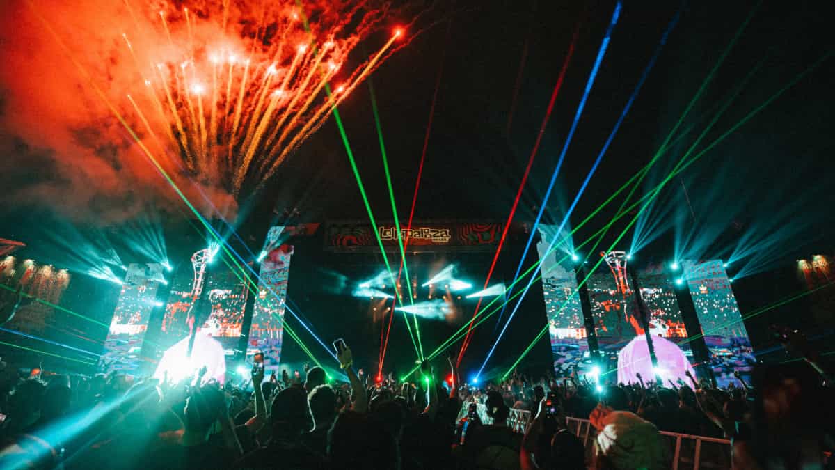 Lollapalooza Brasil: Com ingressos esgotados, Sabrina Carpenter encanta público no primeiro dia de festival